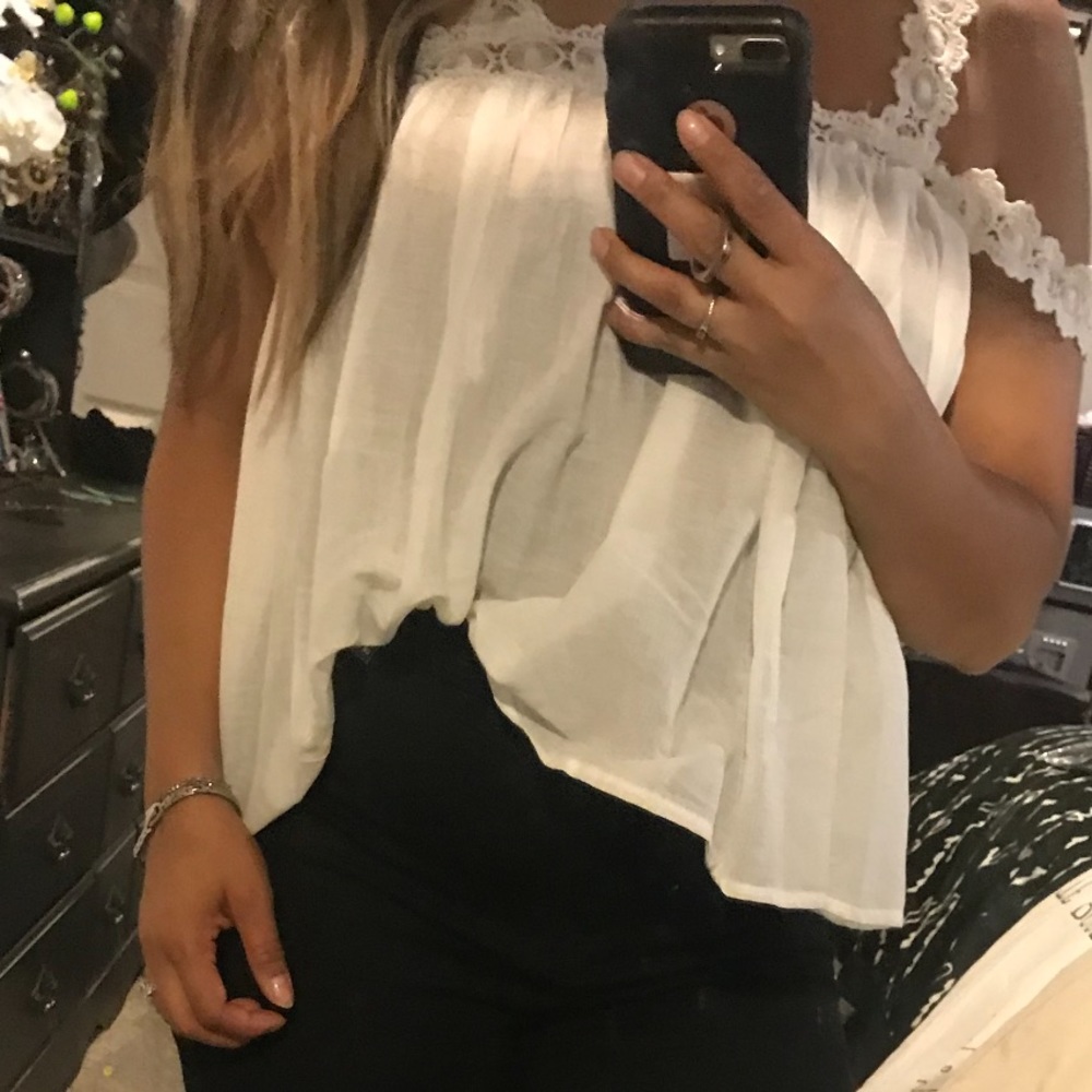Lace trim old shoulder top